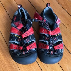 Keen size 13 little kids